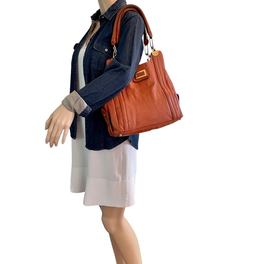 Chloe Brown Leather Shoulder Bag with Gold Hardware - Picture 2 of 14